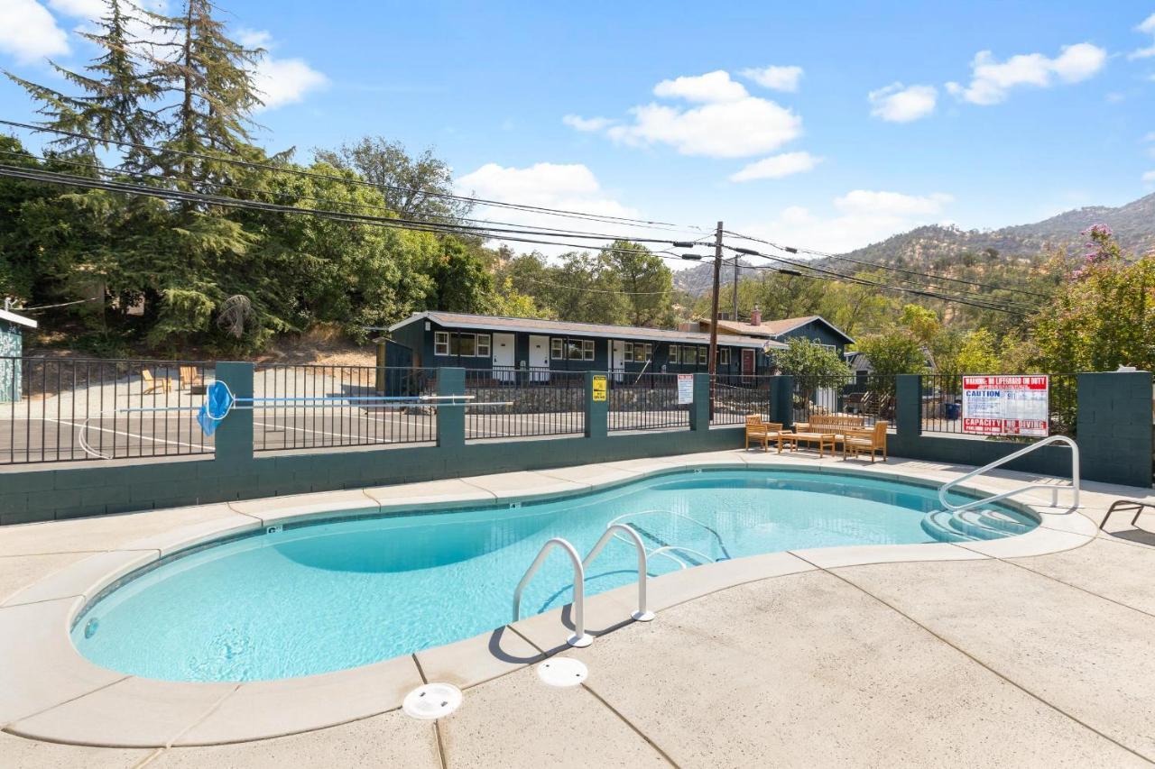 The Belle Sequoia Motel Rm9 Three Rivers Bagian luar foto