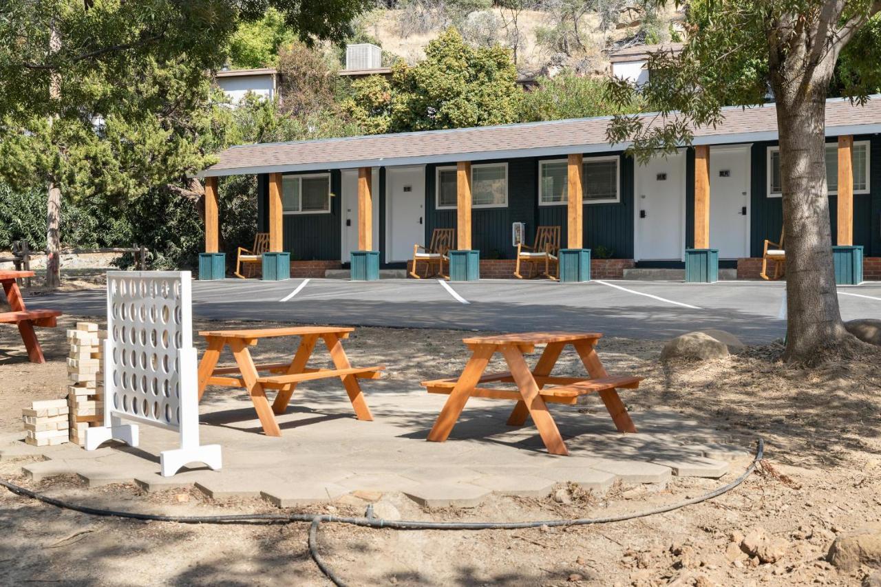 The Belle Sequoia Motel Rm9 Three Rivers Bagian luar foto