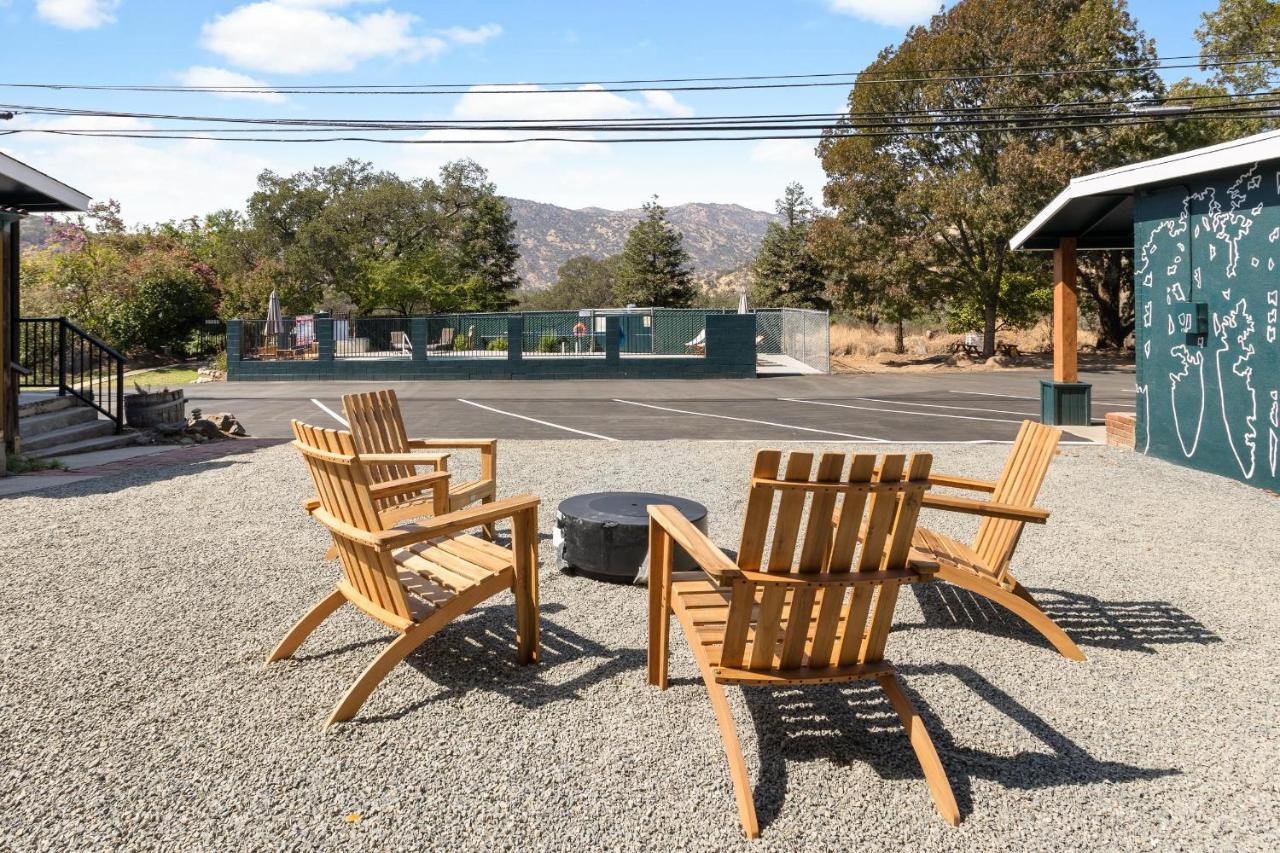 The Belle Sequoia Motel Rm9 Three Rivers Bagian luar foto