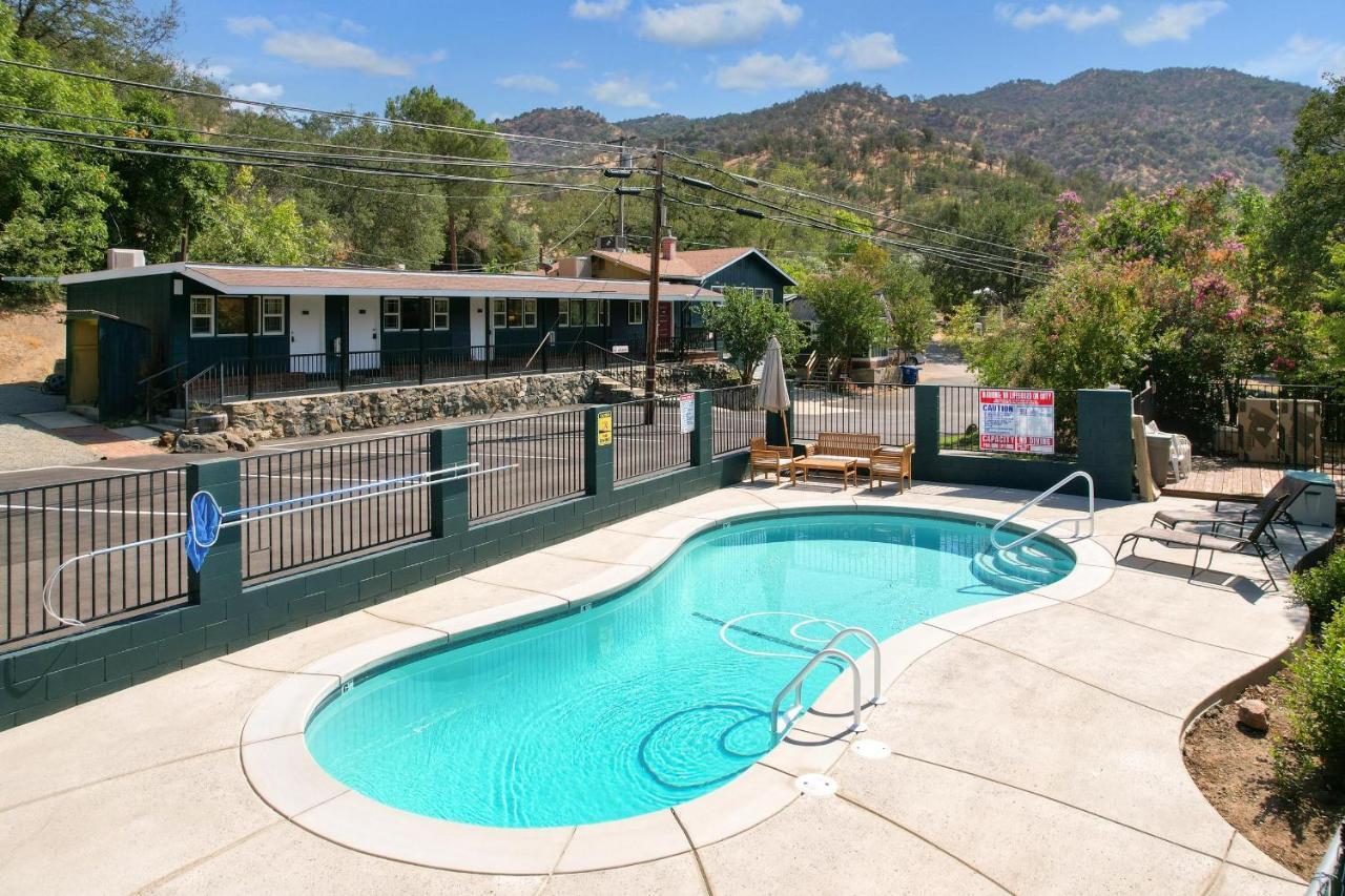 The Belle Sequoia Motel Rm9 Three Rivers Bagian luar foto